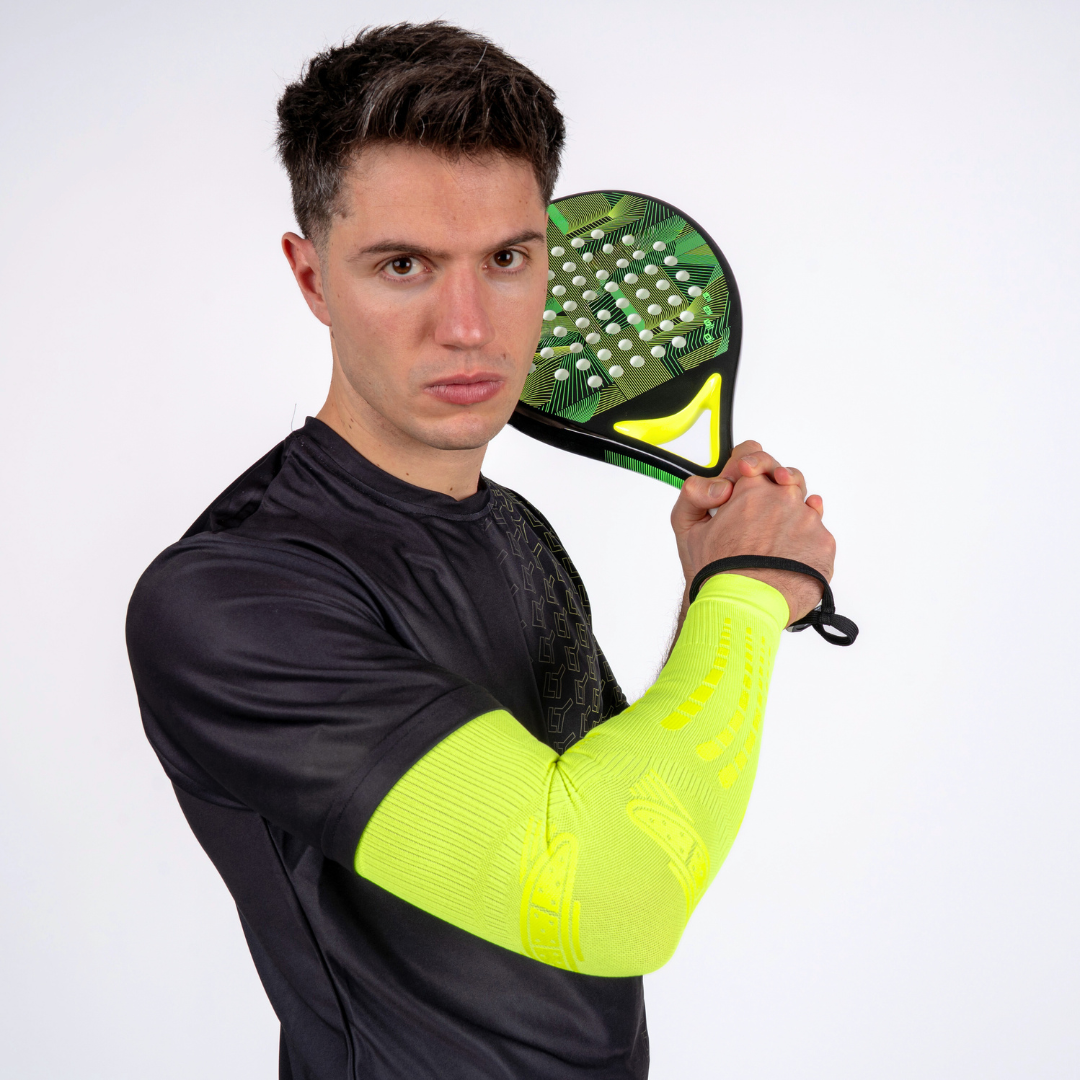 Jugador de pádel en acción